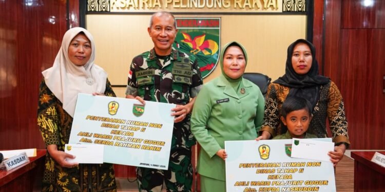 Kodam XVII/Cenderawasih Salurkan Santunan Rumah kepada Janda Prajurit yang Gugur Dalam Tugas