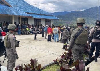 Aparat Gabungan Satgas Ops Damai Cartenz dan Polres Lakukan Pengawalan Aksi Unjuk Rasa Masyarakat di Ilaga