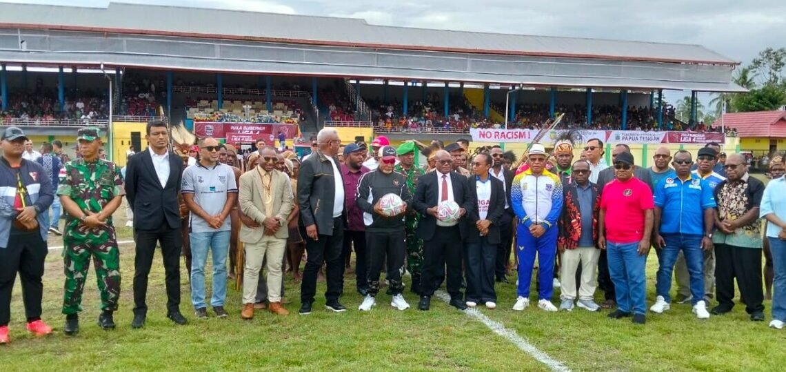 Buka Turnamen Piala Gubernur Liga 4 Zona Papua Tengah Musim 2025/2026 Ini Pesan Gubernur Papua Tengah Meki Fritz Nawipa
