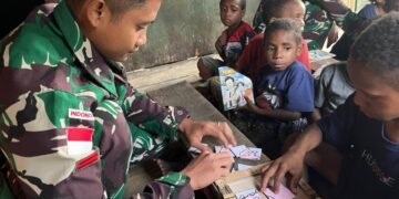 TNI Dorong Anak-Anak Papua Gemar Membaca dan Menulis di Tolikara