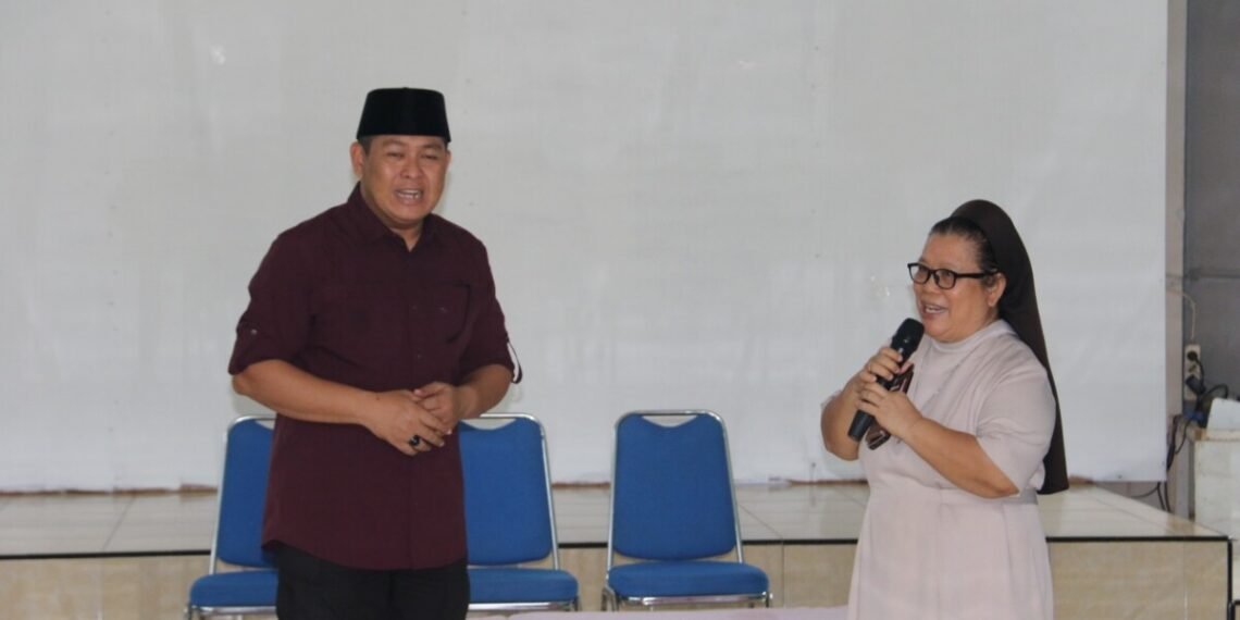 Berbagi Kasih Satgas Damai Cartenz Lakukan Kunjungan Ke Panti Asuhan Di Jayapura