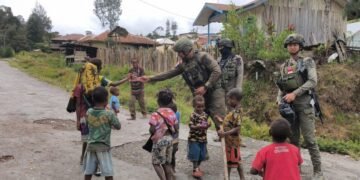 Satgas Damai Cartenz Patroli Beri Sentuhan Humanis Di Sugapa