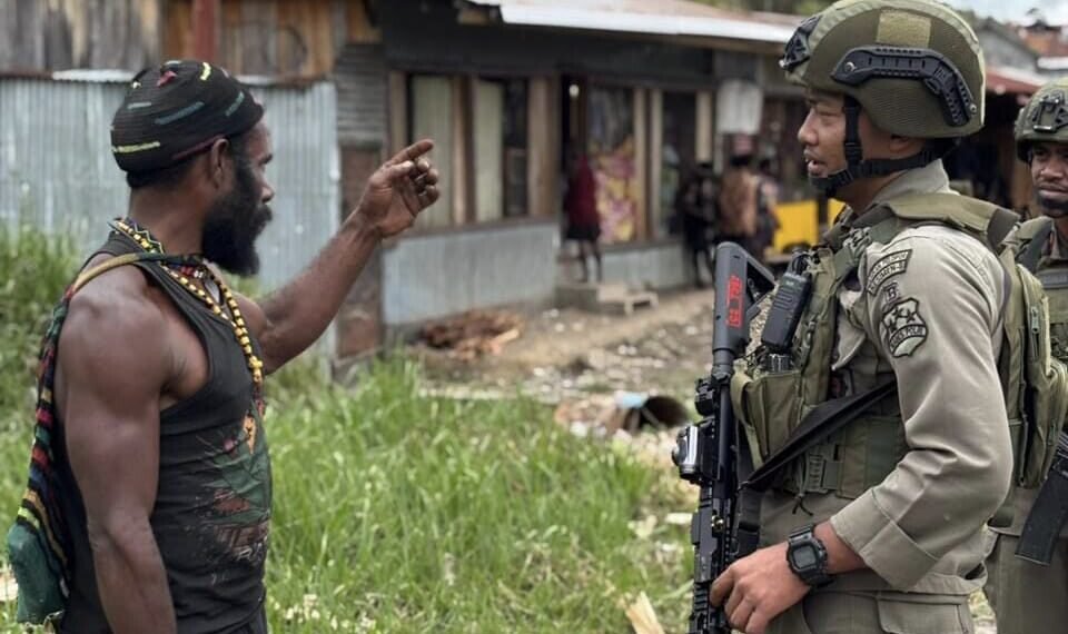 Patroli Humanis Ops Damai Cartenz Hadirkan Senyum dan Rasa Aman Bagi Warga Puncak