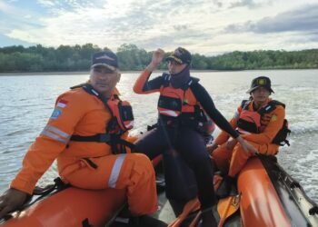 Pencarian Korban Hari Ke Dua DiDermaga Pelabuhan Poumako Tidak Dilakukan Penyelaman Karena Ada Buaya