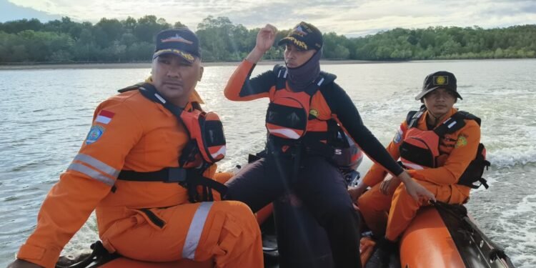 Pencarian Korban Hari Ke Dua DiDermaga Pelabuhan Poumako Tidak Dilakukan Penyelaman Karena Ada Buaya