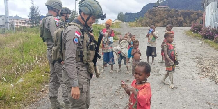 Satgas Ops Damai Cartenz Lakukan Patroli Dialogis di Intan Jaya