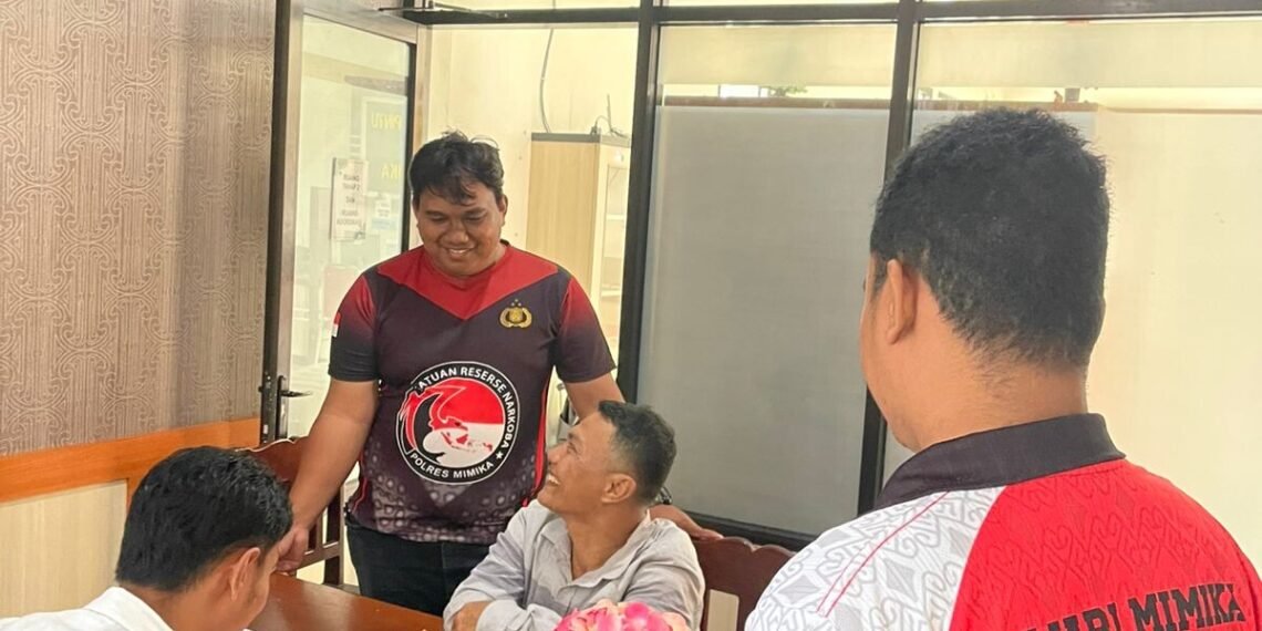 Polres Mimika Serahkan Tersangka Penyelundupan Narkoba Sabu Ke Puncak Jaya Kepada Kejari Mimika