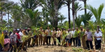 Kapolres Jayapura Vox Dei Hadiri Pencanangan dan Penanaman Pohon Sagu Persekutuan Kaum Bapak Klasis Sentani