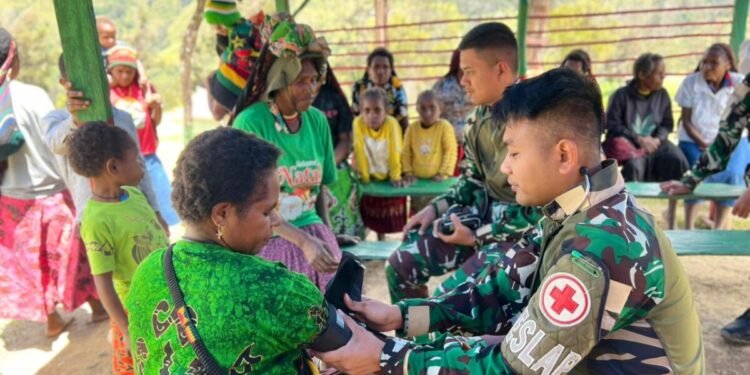 TNI Gelar Pelayanan Kesehatan Gratis di Tima Sebagai Wujud Nyata Membantu Menjaga Kesehatan Masyarakat di Wilayah Pedalaman Papua