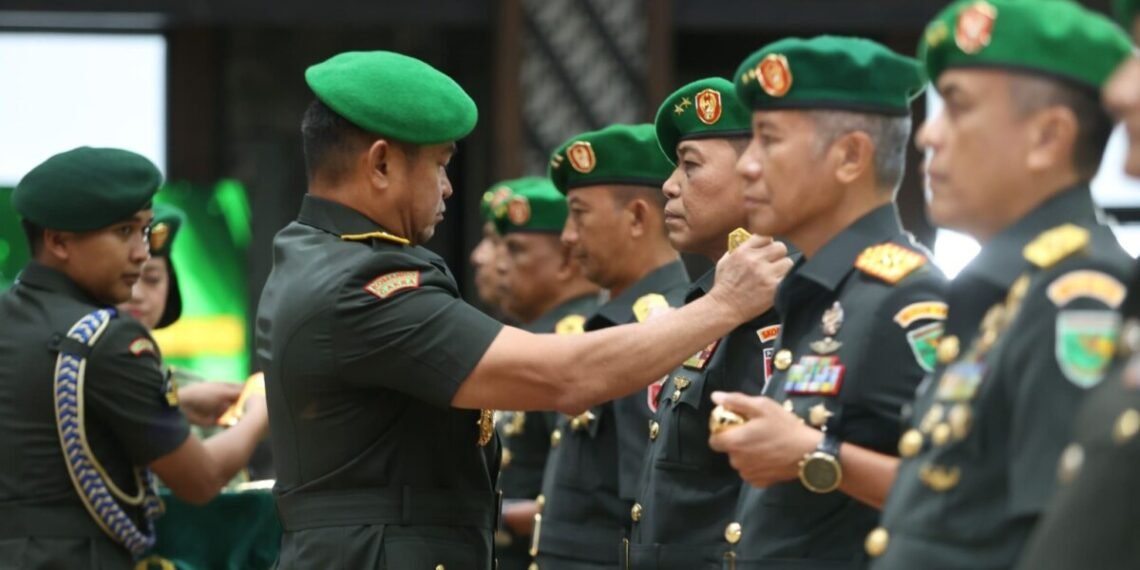 Mayjen TNI Frits Wilem Rizard Pelamonia Resmi Mengemban Amanah Sebagai Pangdam Mandala Trikora Gantikan Letjen TNI Lucky Avianto