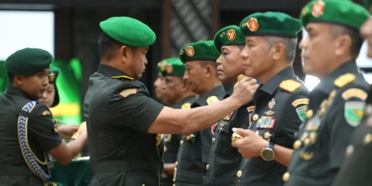 Mayjen TNI Frits Wilem Rizard Pelamonia Resmi Mengemban Amanah Sebagai Pangdam Mandala Trikora Gantikan Letjen TNI Lucky Avianto