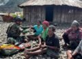 TNI Hadirkan Harapan Lewat Pelayanan Kesehatan dari Honai Ke Honai di Distrik Mulia, Kabupaten Puncak Jaya