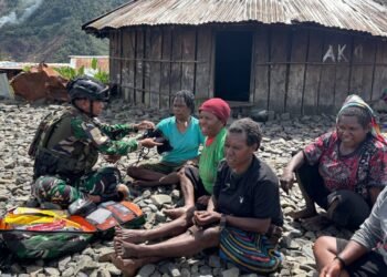 TNI Hadirkan Harapan Lewat Pelayanan Kesehatan dari Honai Ke Honai di Distrik Mulia, Kabupaten Puncak Jaya