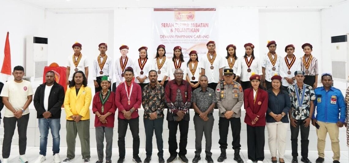 Pengurus PMKRI Timika Resmi Dilantik, Ketua DPRK Primus Natikapereyau Ajak Lakukan Pengkaderan Generasi Muda Asli Papua