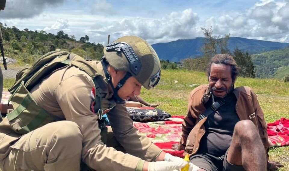 Satuan Tugas Operasi Damai Cartenz Gelar Patroli Humanis dan Pelayanan Kesehatan di Distrik Sinak, Kabupaten Puncak