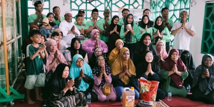 Satu Bulan Mencari Satu Hari Berbagi, Komunitas Mas Wali Bagi-bagi Sembako Kepada Jemaah Masjid Asy Syuhada Mimika