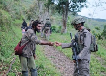 Satgas Damai Cartenz Patroli di Jalur Rawan di Distrik Ilaga Guna Memastikan Aktivitas Warga Kondusif