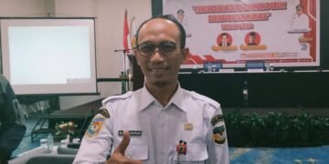 Pejabat Kementerian PAN dan Reformasi Birokrasi Otok Kuswandaru Tampil Saat Evaluasi Kinerja Layanan Publik di Mimika