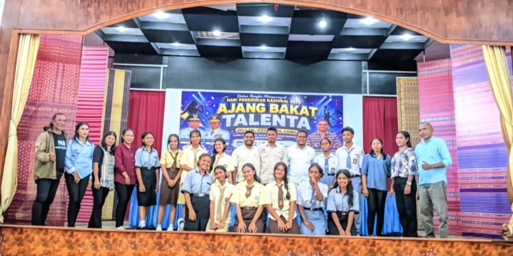 Adu Gagasan Dalam Ajang Lomba Debat Bahasa Indonesia Tingkat SMA di Kabupaten Flores Timur Berlangsung Meriah