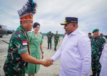 Panglima Kodam Cenderawasih Mayjen TNI Febriel Disambut Hangat Forkopimda Papua Saat Tiba di Jayapura