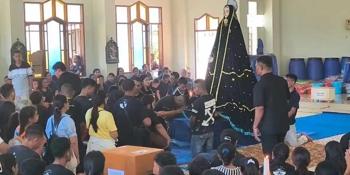 Cium Kaki Tuan Ma, Peziarah asal Adonara Doakan Perdamaian Bagi Bangsa Indonesia dan Dunia