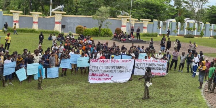 Front Rakyat Papua Lakukan Aksi Demo Damai di Kantor DPRK Mimika