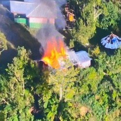Anak Buah OPM Puncak Pimpinan Lekagak Talenggen Bakar Rumah Warga di Distrik Pogoma, Kabupaten Puncak