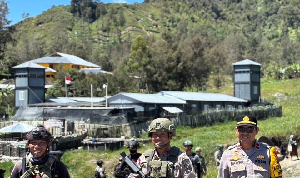 Terus Jaga Kondusifitas Satgas Damai Cartenz Lakukan Patroli di Sinak