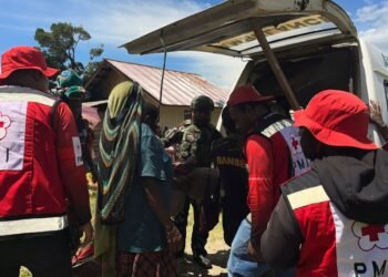 Tiga Warga Sipil Korban Penembakan OPM Aparat TNI dan Pemda Puncak Jaya Lakukan Evakuasi