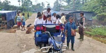 Polisi Berikan Pelayanan Antar Jemput Murid-murid SDN Inpres Uta 2 Kapiraya