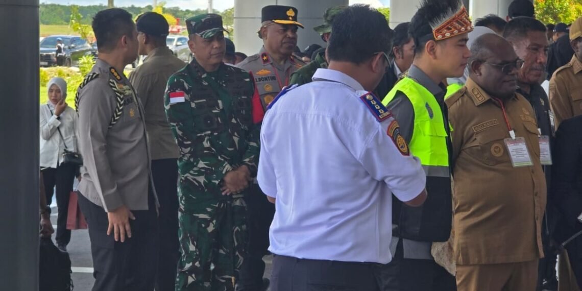 Pangdam XVII/Cenderawasih Bersama Forkopimda Sambut Kunjungan Wapres RI di Nabire