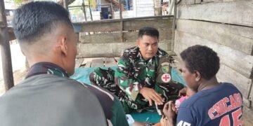 Dapat Layanan Kesehatan dari Satgas TMMD Kodim 1710/Mimika Ibu Modesta Akarepia Senyum Bahagia