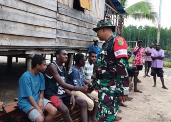 Danki Satgas TMMD Komsos Sapa Warga Kampung Keakwa