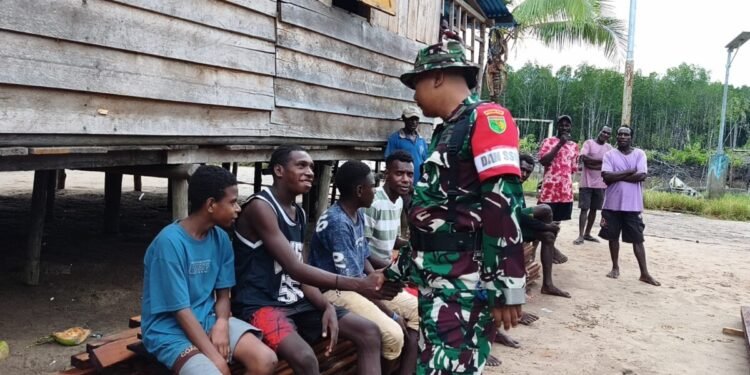 Danki Satgas TMMD Komsos Sapa Warga Kampung Keakwa