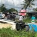 Bus Mini Hilang Kendali Terguling Masuk Parit di Jalan Hasanudin Irigasi Mimika