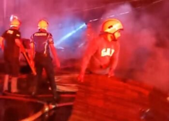 Si Jago Merah Lalap Habis Bangunan Bekas Toko Mebel di Jalan Cendrawasih Mimika