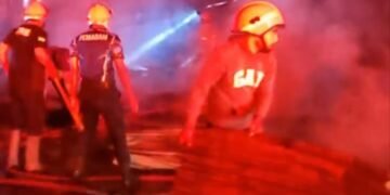 Si Jago Merah Lalap Habis Bangunan Bekas Toko Mebel di Jalan Cendrawasih Mimika