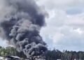 Heboh! Asap Hitam Membumbung Tinggi, Kapal Ikan Terbakar di Pelabuhan Perikan Pomako Timika