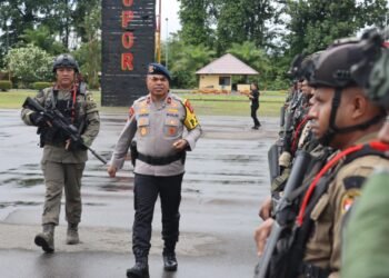 Kapolda Papua Tengah Pimpin Apel Rotasi Personil Satgas Amole Pengamanan PT Freeport
