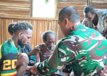 Tim Kesehatan Satgas TMMD Gerak Cepat Layani Warga yang Sakit