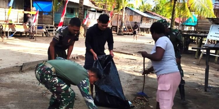 Satgas TMMD Bersama Warga Kerja Bakti Bersihkan Lingkungan Kampung Keakwa