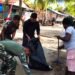 Satgas TMMD Bersama Warga Kerja Bakti Bersihkan Lingkungan Kampung Keakwa