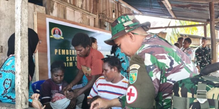 Satgas TMMD Gelar Posyandu dan PMT di Kampung Keakwa