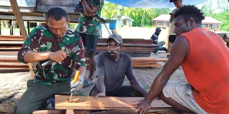 Semangat Gotong Royong Warnai Kekompakan Satgas TMMD dan Warga di Kampung Keakwa