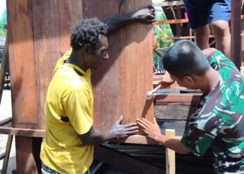 Pemasangan Dinding Dimulai, Progres Rumah TMMD di Keakwa Capai 30 Persen