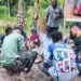 Kebersamaan Terjalin, Satgas TMMD dan Warga Ngobrol Santai Usai Kerja Bedengan