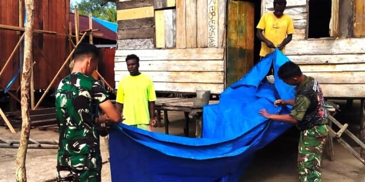 Satgas TMMD Kodim 1710/Mimika Bantu Pemasangan Tenda untuk Kegiatan Keagamaan Warga