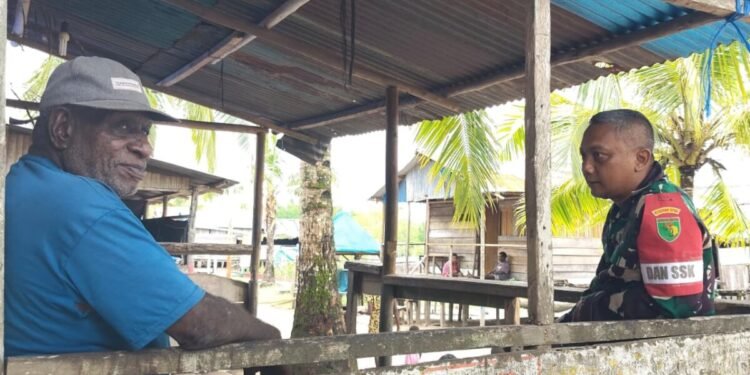 Komsos dengan Aparat Kampung, Kapten Kav Bambang Rudianto Perkuat Sinergi TMMD