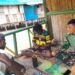 Hangat dan Akrab, Serda Yohanis Patadungan Sambangi Warga di Lokasi TMMD