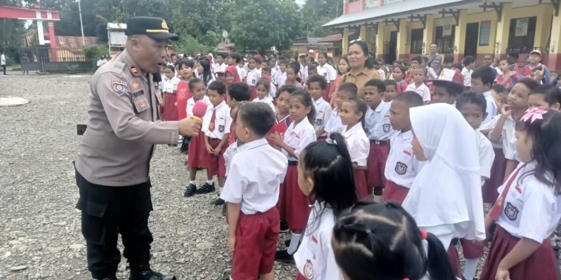 Polsek Miru Beri Edukasi dan Motivasi Pembentukan Karakter pada Siswa SDN 4 Mimika